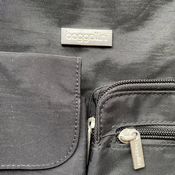 Baggallini Crossbody Bag - Picture 4 of 13